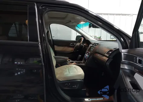 2016 Ford Explorer Platinum z USA, uszkodzony, nr VIN 1FM5K8HT4GGC04763